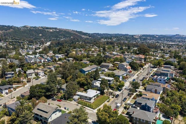 4504 Fairbairn Ave, Oakland, CA 94619
