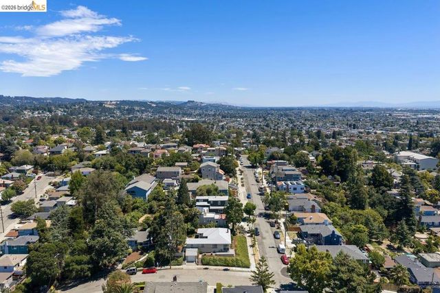 4504 Fairbairn Ave, Oakland, CA 94619