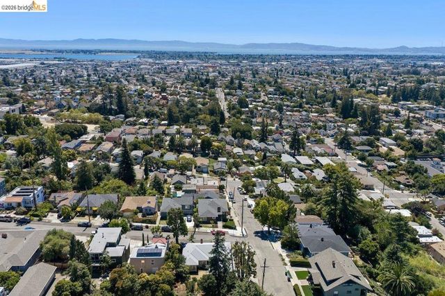 4504 Fairbairn Ave, Oakland, CA 94619