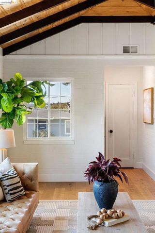 4504 Fairbairn Ave, Oakland, CA 94619