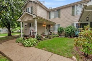 938 Saybrook Drive 10, Waterford Charter Township, MI 48327