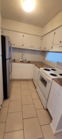 1221 W Hopkins ST 7, San Marcos, TX 78666