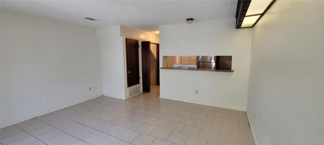 1221 W Hopkins ST 7, San Marcos, TX 78666