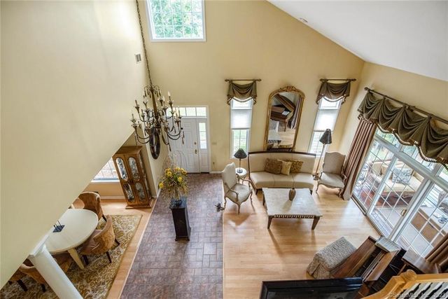 1 Priorwood Gardens 1, Cromwell, CT 06416