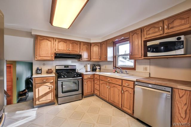 139 Rosewood Drive, West Seneca, NY 14224