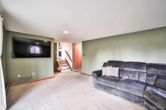 139 Rosewood Drive, West Seneca, NY 14224
