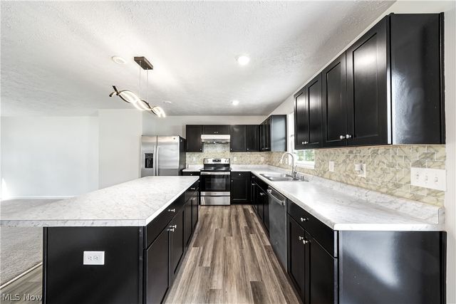 3189 Sunny Brook Drive, Akron, OH 44312