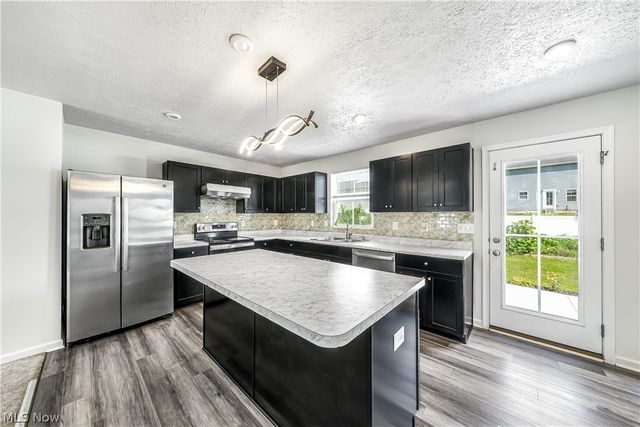 3189 Sunny Brook Drive, Akron, OH 44312