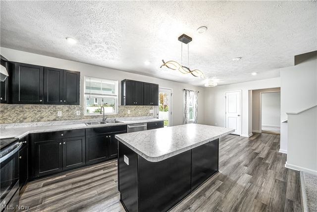3189 Sunny Brook Drive, Akron, OH 44312