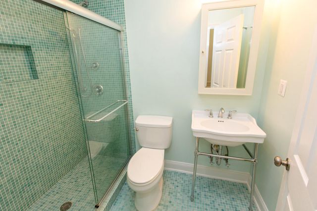 6435 OVERLOOK DR, Alexandria, VA 22312