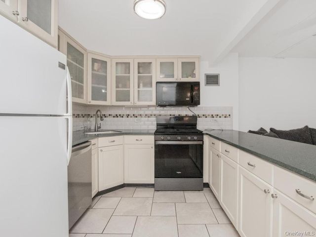777 N Macquesten Parkway 203, Mount Vernon, NY 10552