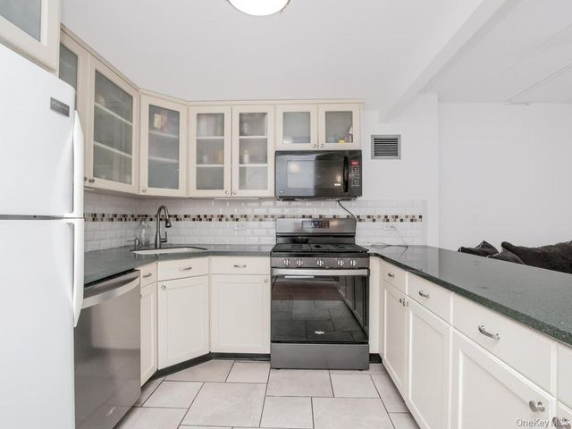 777 N Macquesten Parkway 203, Mount Vernon, NY 10552