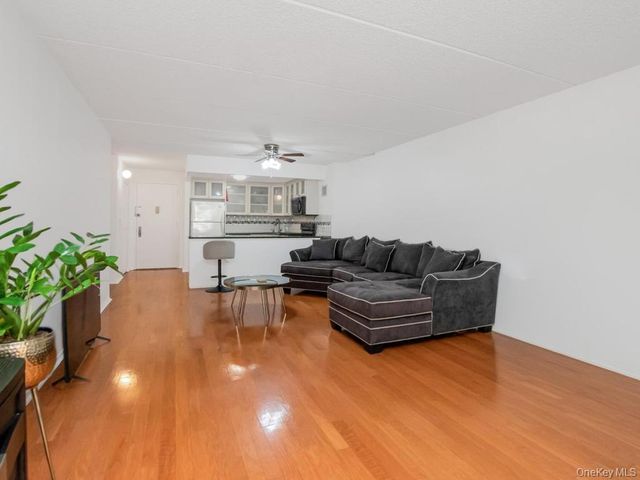 777 N Macquesten Parkway 203, Mount Vernon, NY 10552