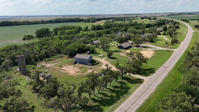 751 N 170th Rd, Bennington, KS 67422