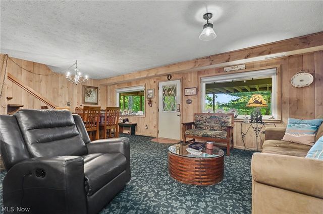 2216 N Medina Line Road, Akron, OH 44333