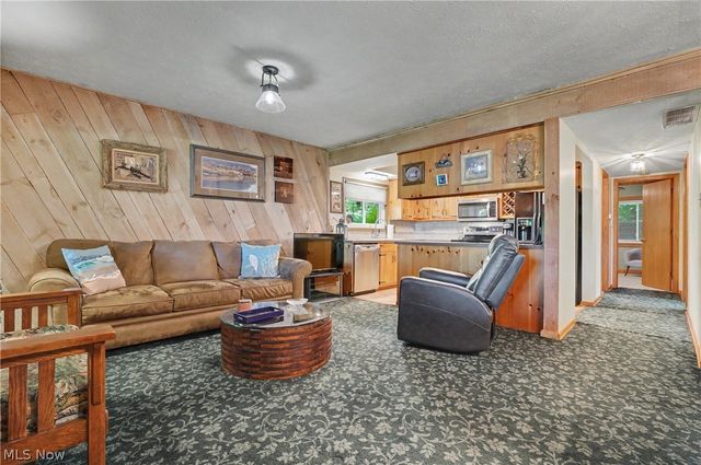 2216 N Medina Line Road, Akron, OH 44333