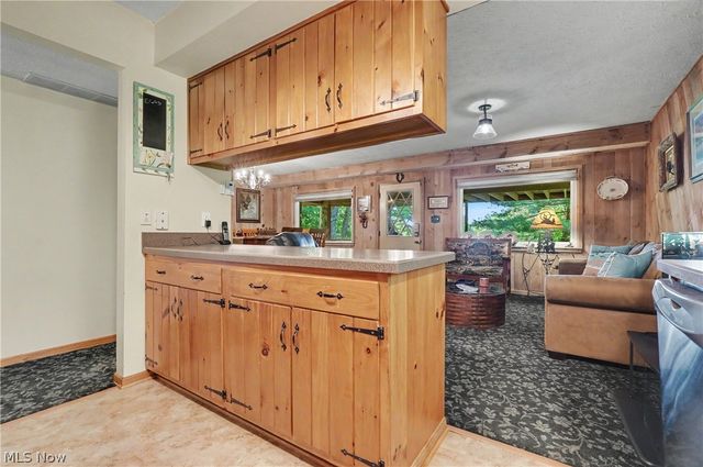 2216 N Medina Line Road, Akron, OH 44333