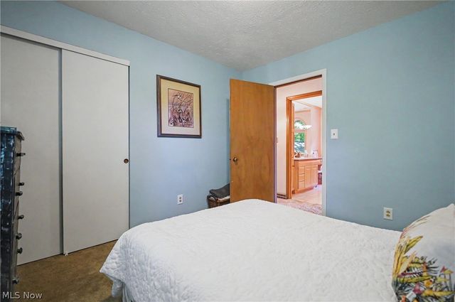 2216 N Medina Line Road, Akron, OH 44333