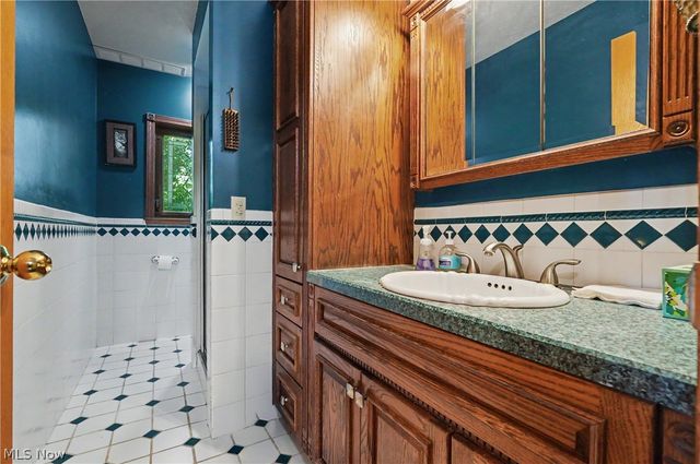 2216 N Medina Line Road, Akron, OH 44333