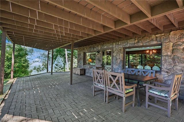 2216 N Medina Line Road, Akron, OH 44333