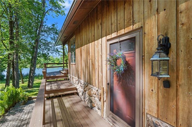 2216 N Medina Line Road, Akron, OH 44333