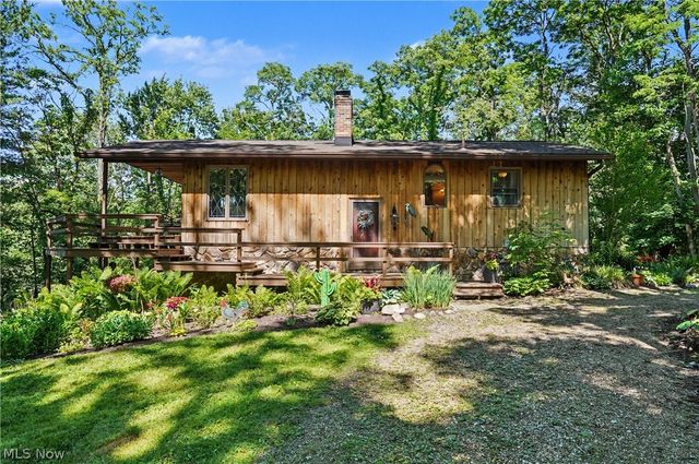2216 N Medina Line Road, Akron, OH 44333