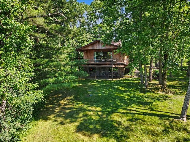2216 N Medina Line Road, Akron, OH 44333