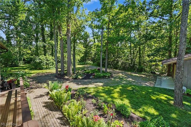 2216 N Medina Line Road, Akron, OH 44333
