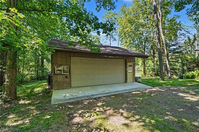 2216 N Medina Line Road, Akron, OH 44333