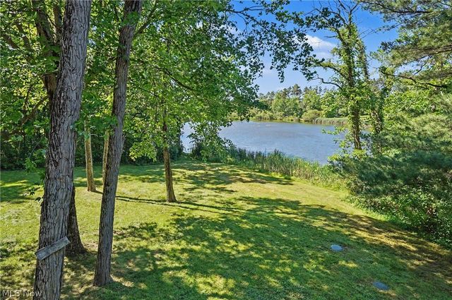 2216 N Medina Line Road, Akron, OH 44333