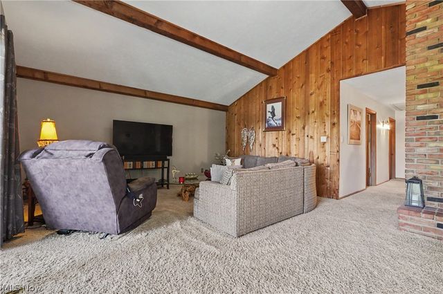 2216 N Medina Line Road, Akron, OH 44333