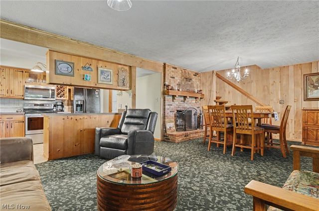 2216 N Medina Line Road, Akron, OH 44333