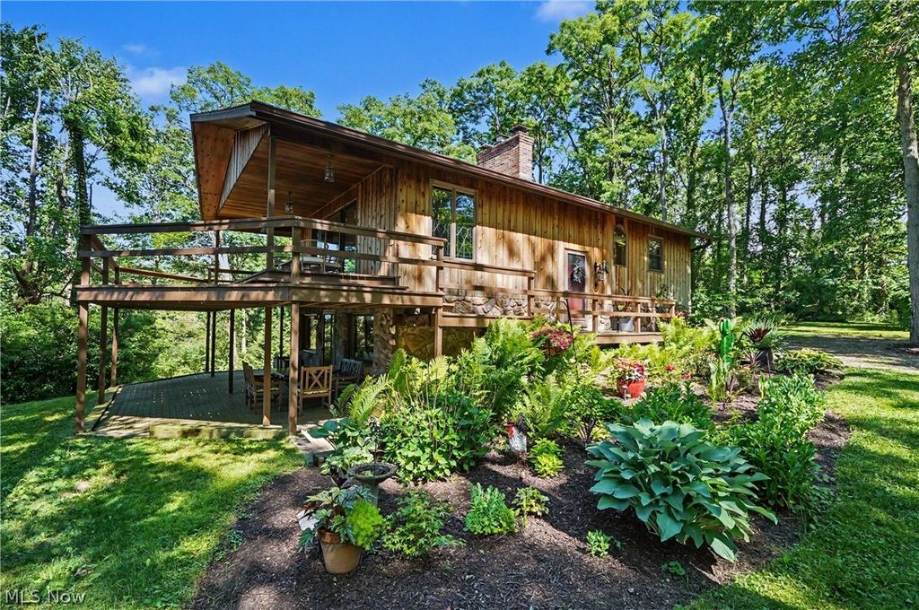 2216 N Medina Line Road, Akron, OH 44333