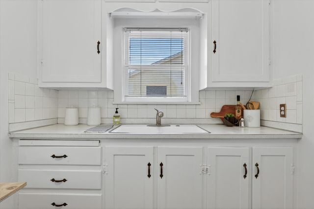 225 Morningside Drive NE, Albuquerque, NM 87108