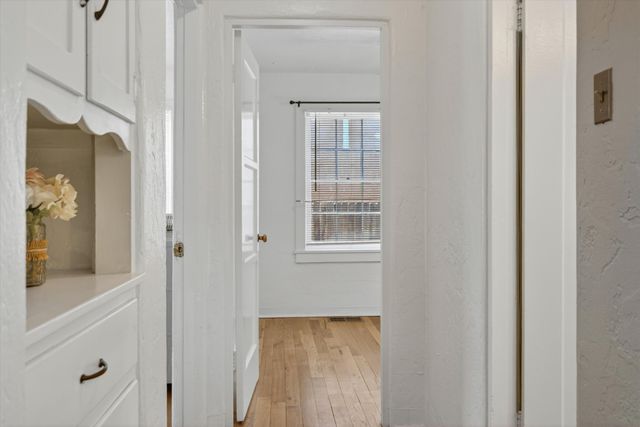 225 Morningside Drive NE, Albuquerque, NM 87108