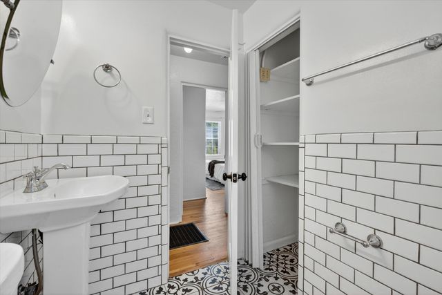 225 Morningside Drive NE, Albuquerque, NM 87108