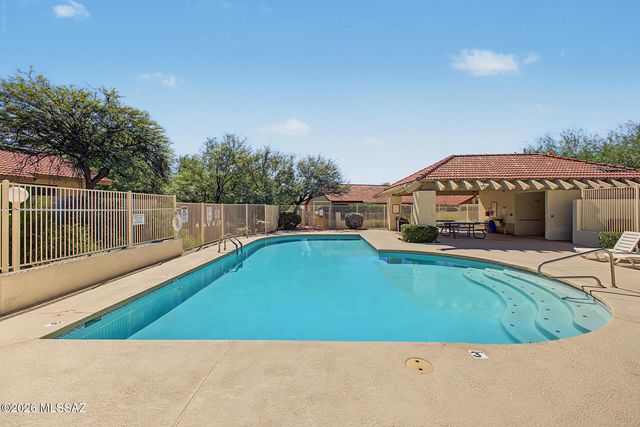 5500 N Waterfield Drive, Tucson, AZ 85750