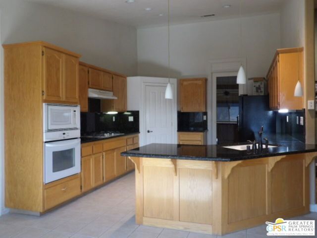 6950 Oak View Court, Oak Hills, CA 92344