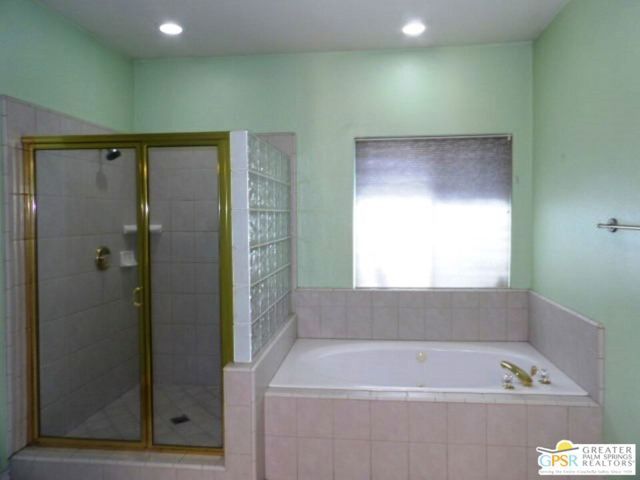 6950 Oak View Court, Oak Hills, CA 92344