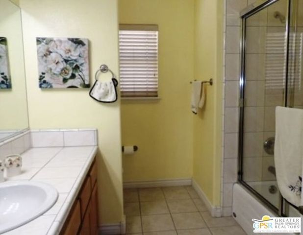 6950 Oak View Court, Oak Hills, CA 92344