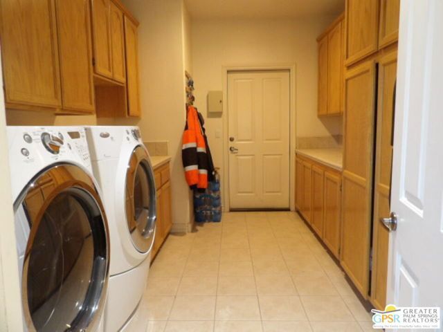 6950 Oak View Court, Oak Hills, CA 92344