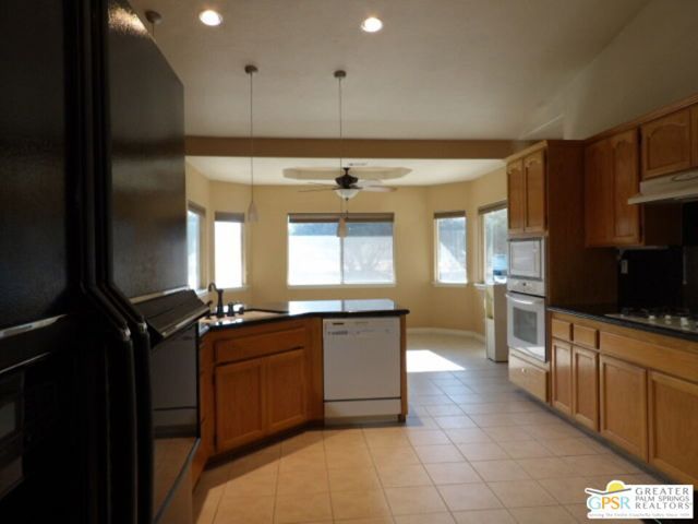 6950 Oak View Court, Oak Hills, CA 92344