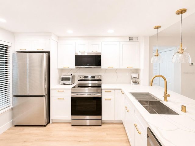 6051 SUN BOULEVARD 111, St Petersburg, FL 33701