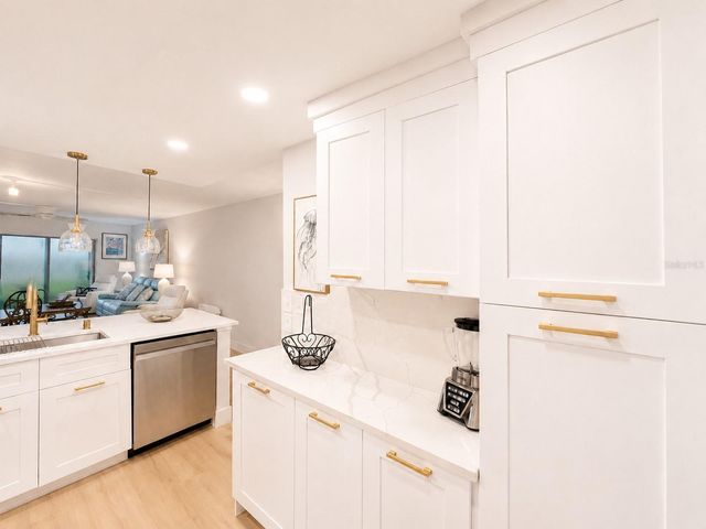 6051 SUN BOULEVARD 111, St Petersburg, FL 33701