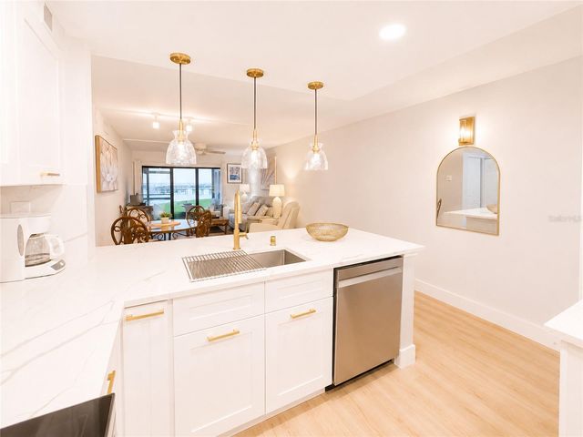6051 SUN BOULEVARD 111, St Petersburg, FL 33701