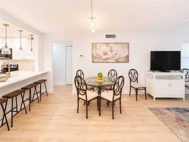 6051 SUN BOULEVARD 111, St Petersburg, FL 33701