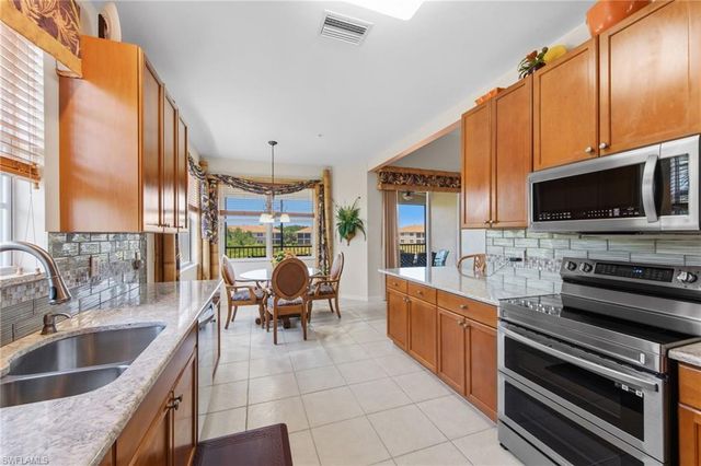 7090 Bay Woods Lake CT 201, Fort Myers, FL 33908
