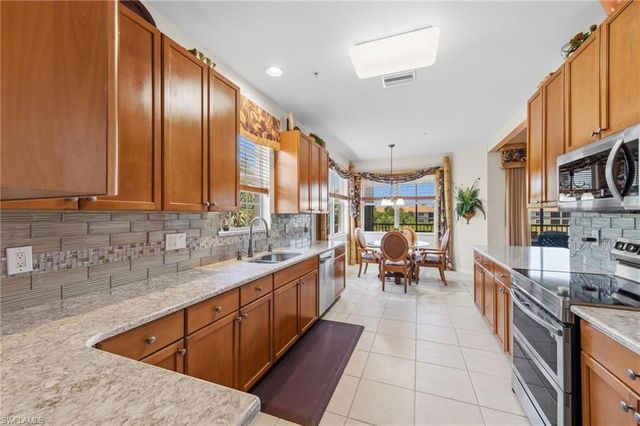 7090 Bay Woods Lake CT 201, Fort Myers, FL 33908
