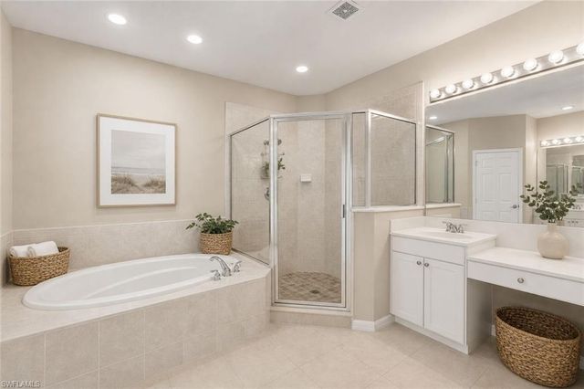 7090 Bay Woods Lake CT 201, Fort Myers, FL 33908