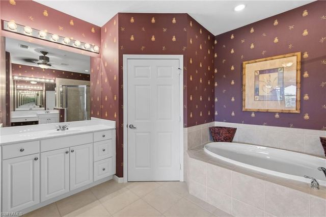 7090 Bay Woods Lake CT 201, Fort Myers, FL 33908